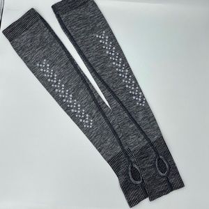 Lululemon Swiftly arm warmers